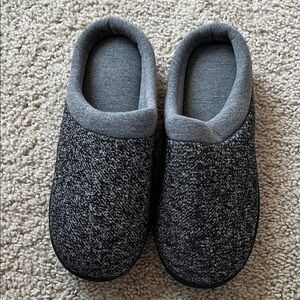 Hometop Cozy Black and Gray Slippers